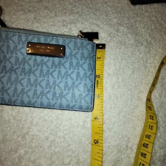 Michael Kors Wristlet With Key Chain Card ID Blue/black monogram - Picture 6 of 6